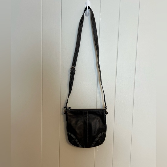 Coach black‎ contrast stitch swingpack crossbody excellent condition - Picture 6 of 12